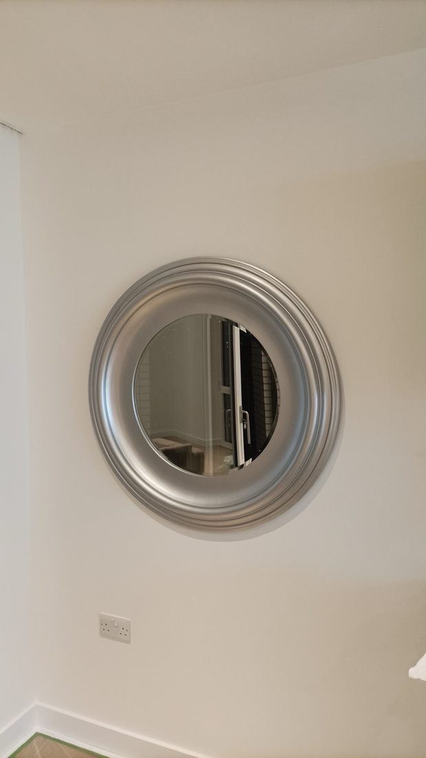 Interior wall around a round mirror